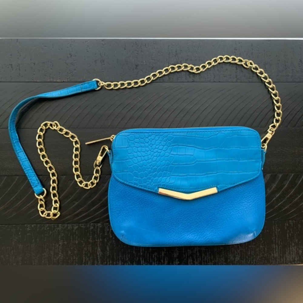 Olivia + Joy Blue Croc Embossed Faux Leather Crossbody EUC